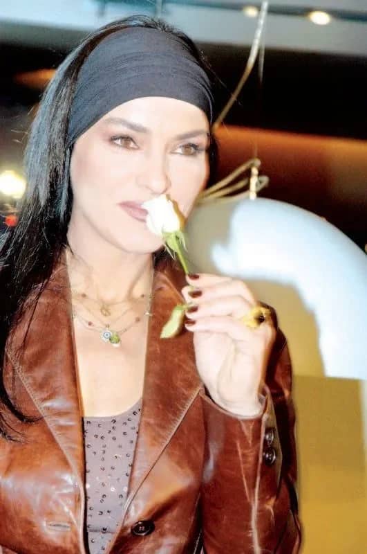 Derya Tuna Biyografisi foto galeri 3