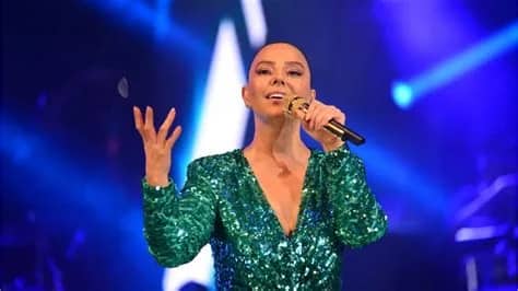 Ebru Gündeş Biyografisi foto galeri 4
