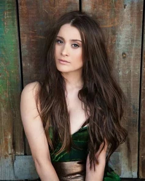 Elif Kaya Biyografisi foto galeri 4