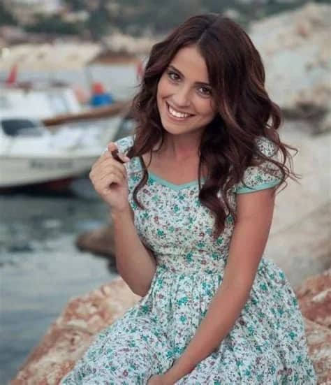 Ezgi Eyüboğlu Biyografisi foto galeri 3