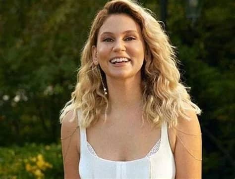 Farah Zeynep Abdullah Biyografisi foto galeri 3