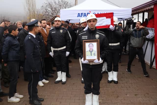Hafize Ünal Biyografisi foto galeri 2