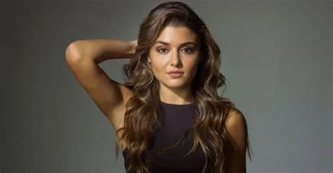 Hande Erçel Biyografisi foto galeri 2