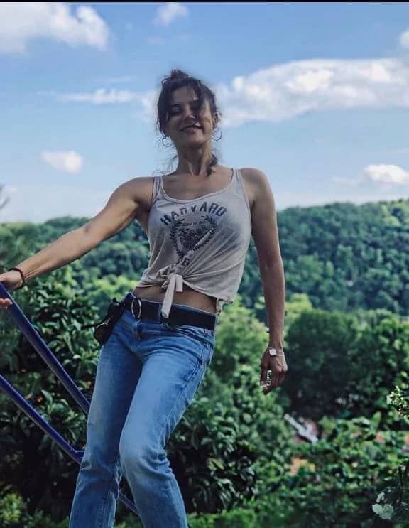Huri Deniz Biyografisi foto galeri 1