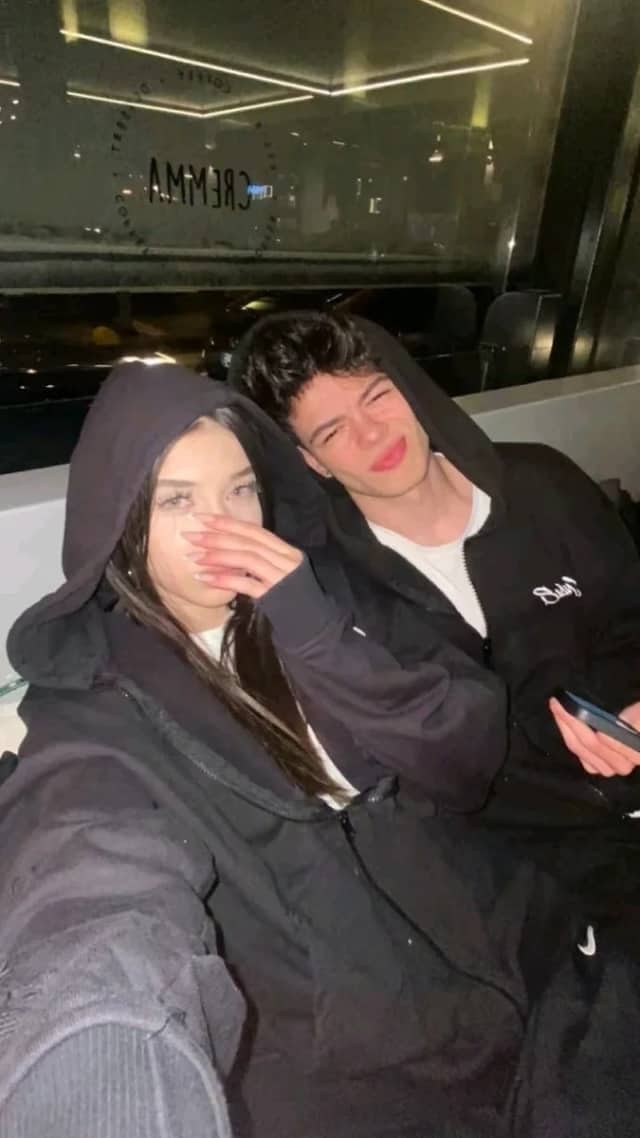 İsimsiz Erkek Kardeş Biyografisi foto galeri 4
