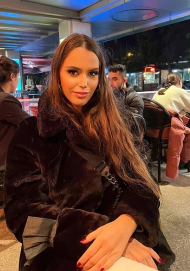 Lara Şehiroğlu Biyografisi foto galeri 2