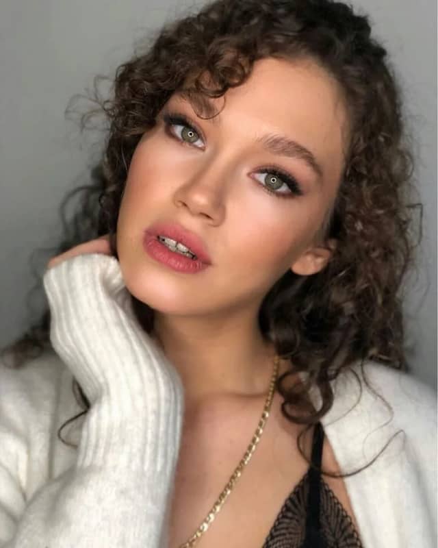 Melisa Şenolsun Biyografisi foto galeri 3