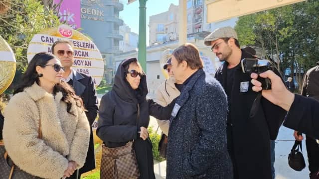 Menekşe Uçaroğlu Biyografisi foto galeri 3