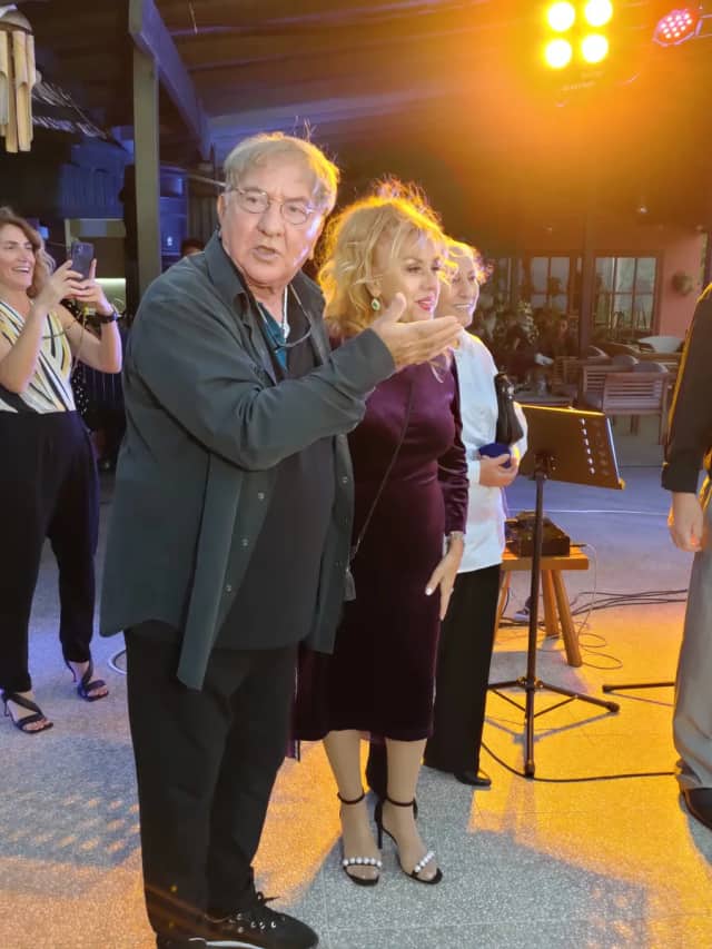 Menekşe Uçaroğlu Biyografisi foto galeri 4