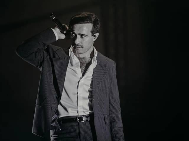 Mert Demir Biyografisi foto galeri 3
