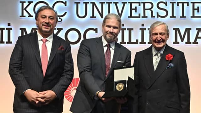 Mete Atatüre Biyografisi foto galeri 1
