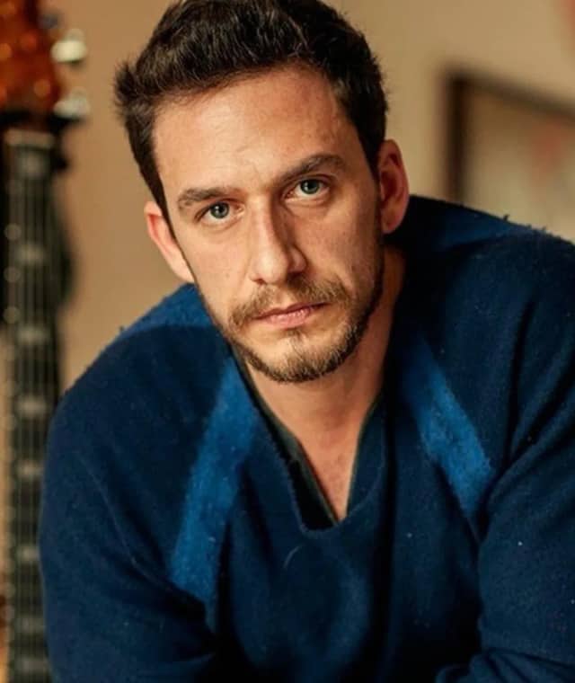 Mithat Can Özer Biyografisi foto galeri 1