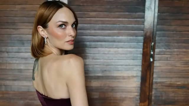 Nilperi Şahinkaya Biyografisi foto galeri 3