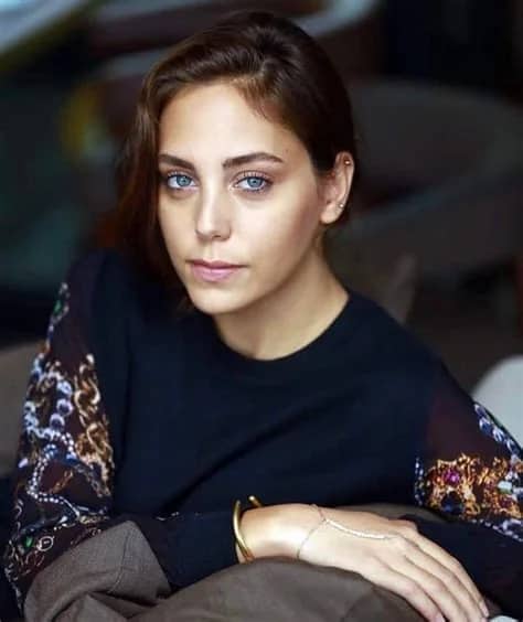 Öykü Karayel Biyografisi foto galeri 2