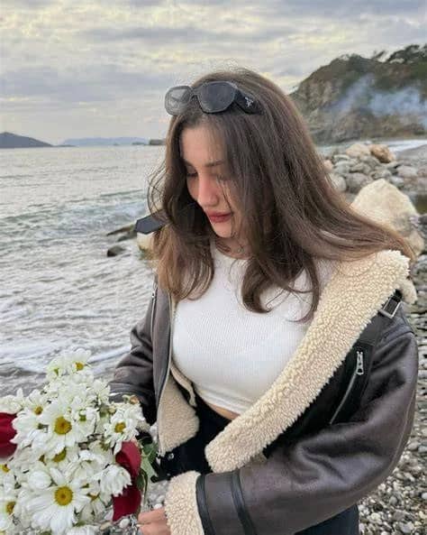 Özge Ürün Biyografisi foto galeri 1