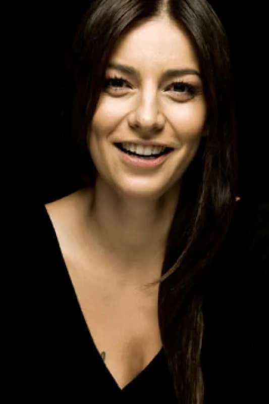 Reşiha Akman Biyografisi foto galeri 4