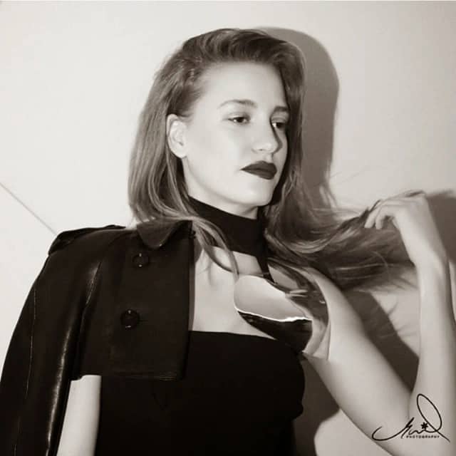 Serenay Sarıkaya Biyografisi foto galeri 1