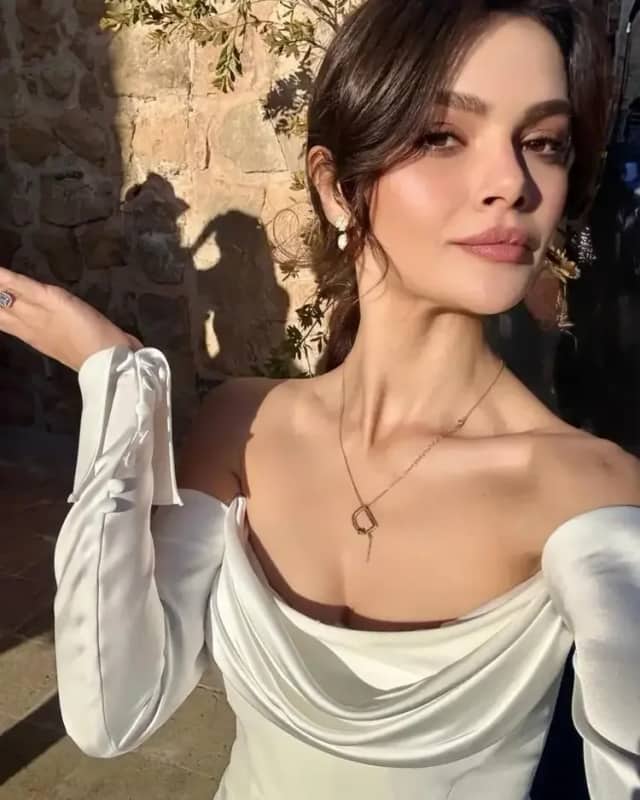 Sinem Ünsal Biyografisi foto galeri 1