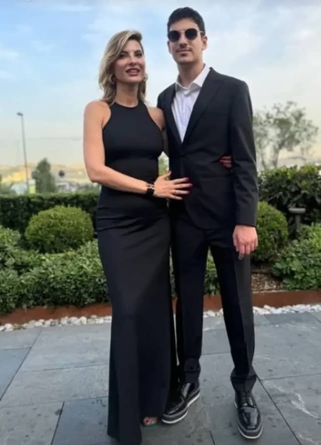 Tuğba Coşkun Biyografisi foto galeri 1