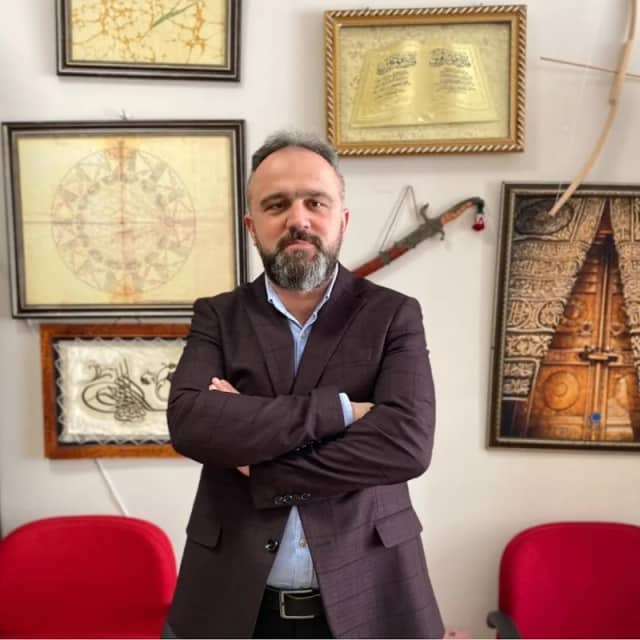 Turgut Akyüz Biyografisi foto galeri 1