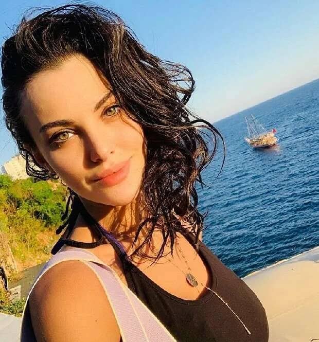 Tuvana Türkay Biyografisi foto galeri 5