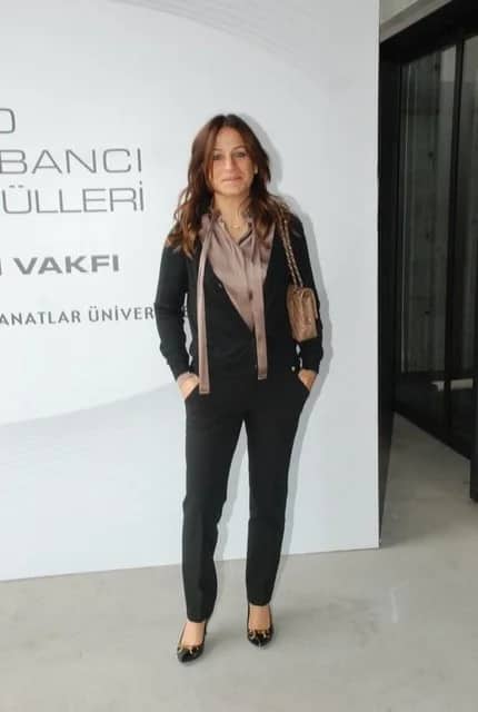 Yasemin Ferhangil Biyografisi foto galeri 2