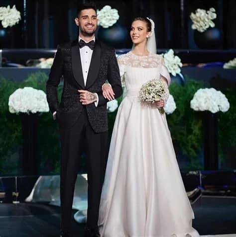 Yasemin Şefkatli Tatlıses Biyografisi foto galeri 3