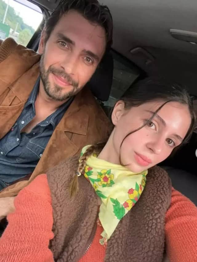 Zeynep Gence Biyografisi foto galeri 1