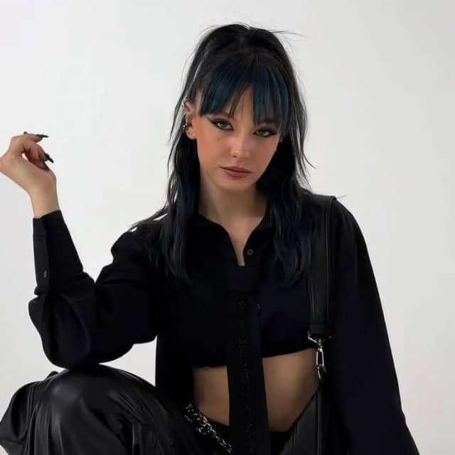 Zeynep Gence Biyografisi foto galeri 3