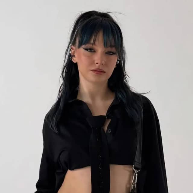 Zeynep Gence Biyografisi foto galeri 4