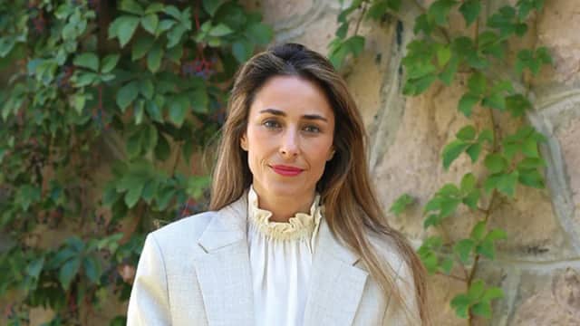 Zeynep İnanoğlu Biyografisi foto galeri 1